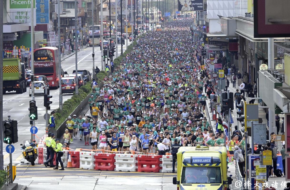 香港马拉松完赛 超7万跑者参加
